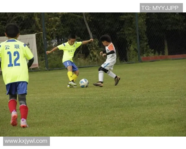 足球场小球星崛起:新一代足球天才点燃梦想与激情 足球场小球星崛起:新一代足球天才点燃梦想与激情