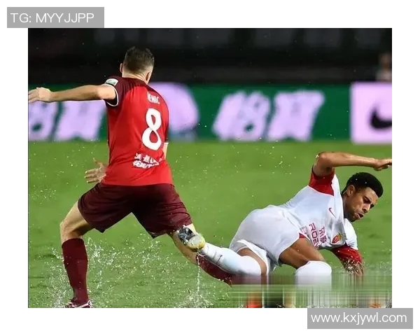 足球球星亲吻镜头瞬间揭秘 情感流露与激情碰撞的独特瞬间 足球球星亲吻镜头瞬间揭秘 情感流露与激情碰撞的独特瞬间