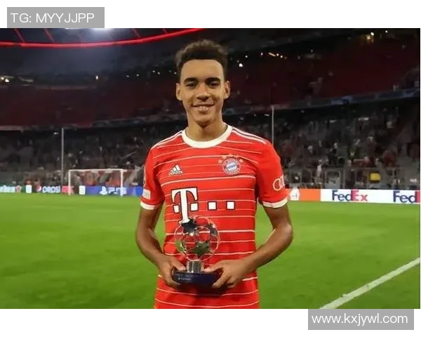 小足球球星风采展示：聚焦年轻才俊的成长与突破